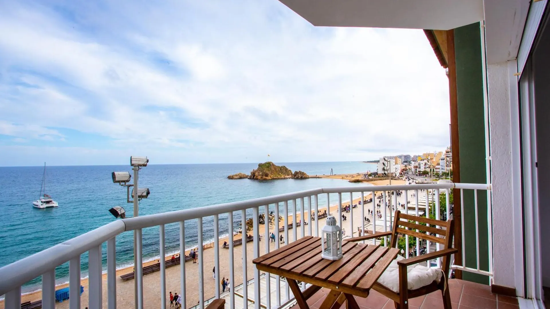 Blanes Beach Front Apartment location